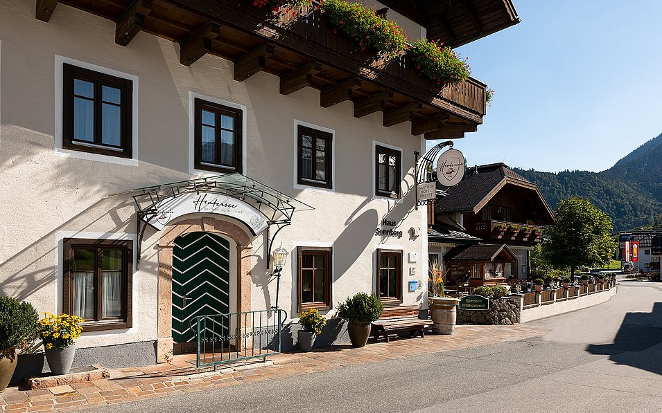 Eingang vom Hotel DAS Hintersee.